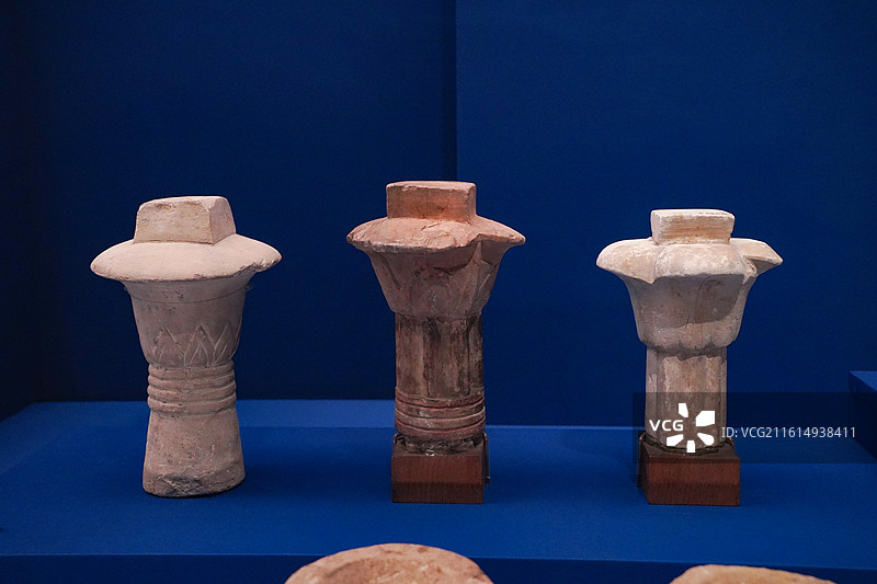 埃及国家博物馆藏新王国时期柱头模型图片素材