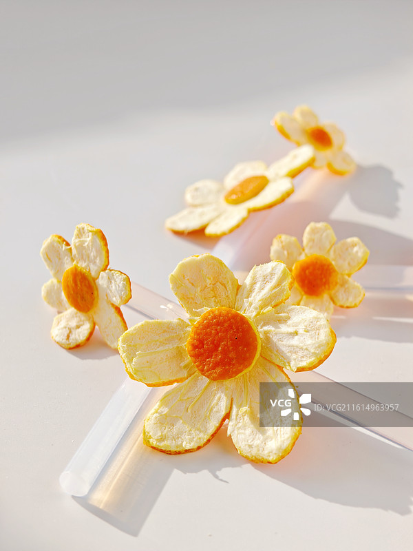 橘子皮，用橘子皮做成的手工艺花朵，橘子皮做的花，花朵，手工花，水果皮，手工艺品，花，小清新花朵图片素材