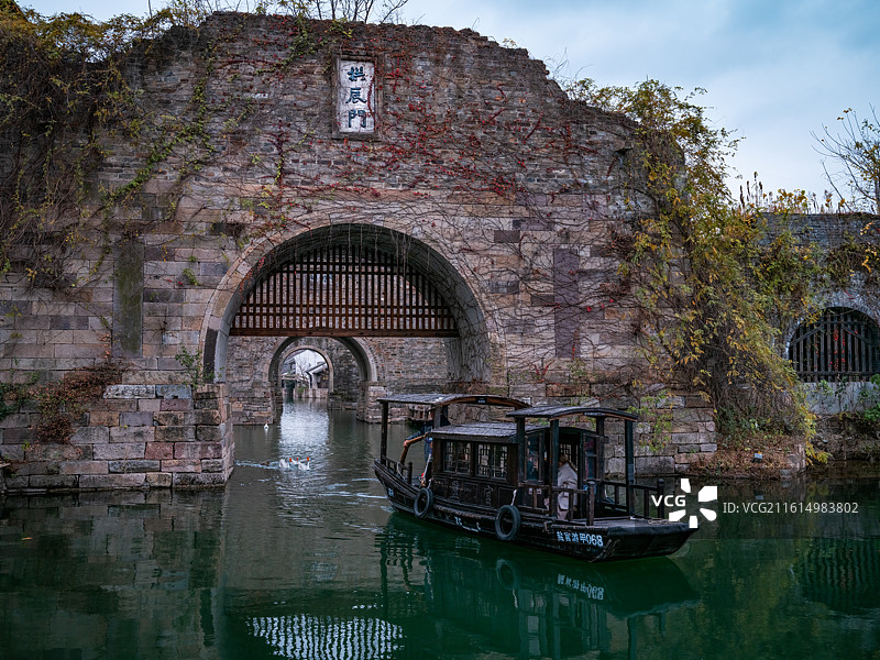 浙江嘉兴海宁盐官古镇风光图片素材