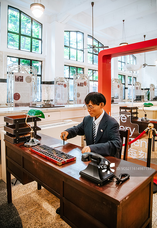 上海沪港银行历史展览馆一层大厅云石柜台图片素材