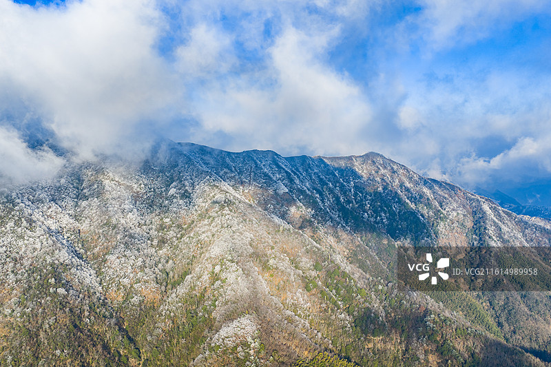 航拍湖南岳阳连云山脉冬季雾凇风光图片素材