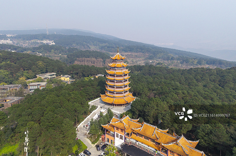 山顶上的宝塔图片素材