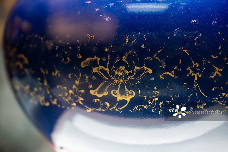 国家博物馆 清 乾隆 霁青釉金彩海晏河清尊图片素材