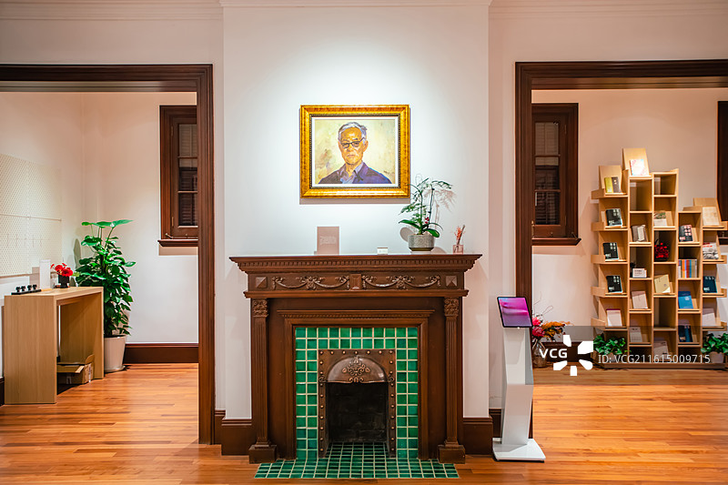 上海虹口区巴金图书馆，扆虹园旧址，室内展览空间图片素材