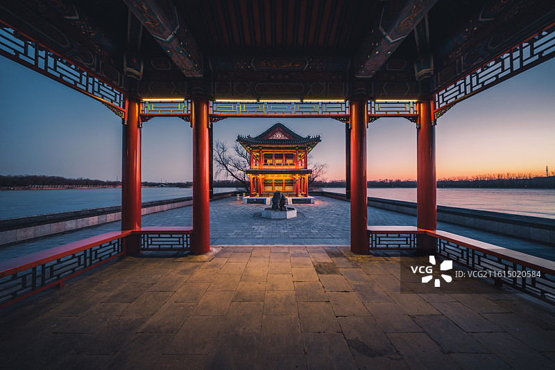 景明楼落日夜景图片素材