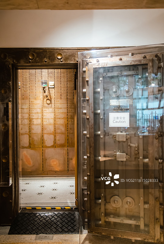 上海沪港银行历史展览馆室内金库保管箱库图片素材