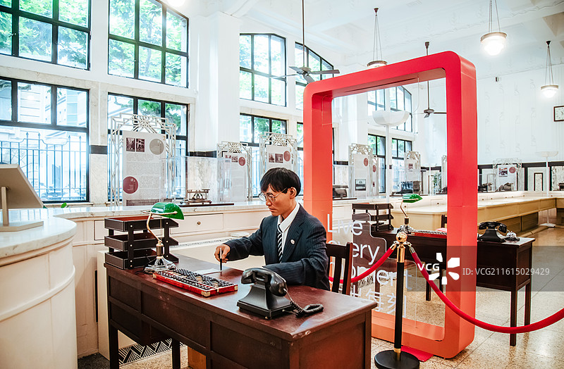 上海沪港银行历史展览馆一层大厅云石柜台图片素材