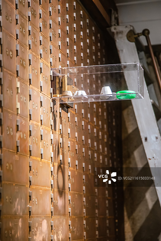 上海沪港银行历史展览馆室内金库保管箱库图片素材