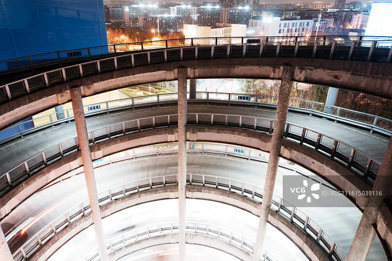 现代都市立体螺旋车库夜景图片素材