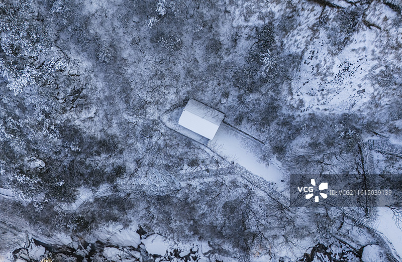 冬天下雪的杭州临安大明山雪景航拍图片素材