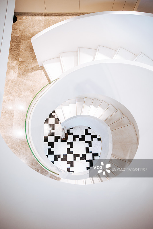 上海沪港银行历史展览馆室内白色旋转楼梯图片素材