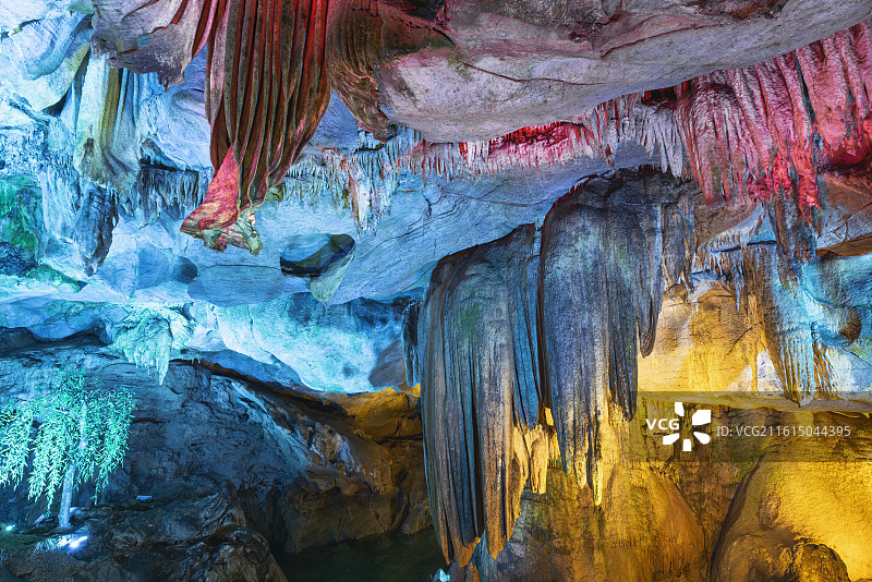 喀斯特溶洞石笋图片素材