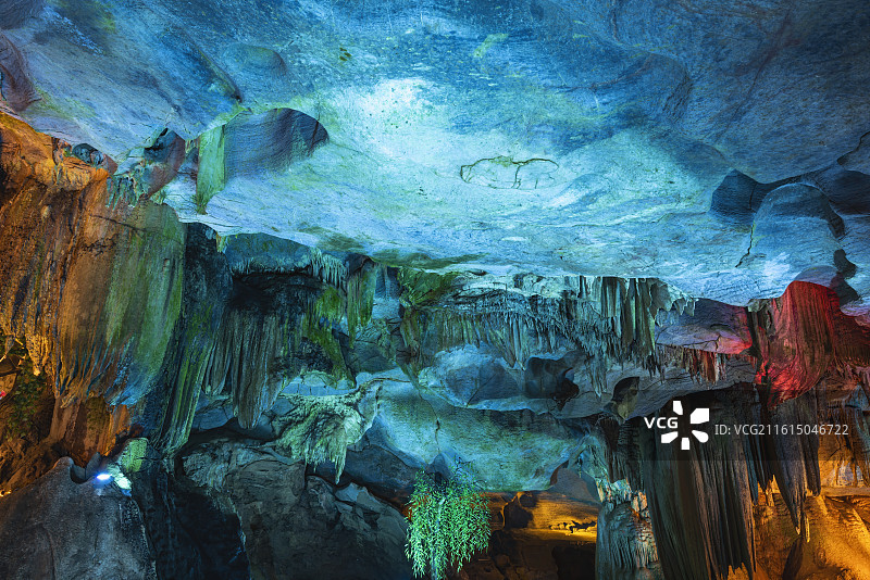 喀斯特溶洞石笋图片素材