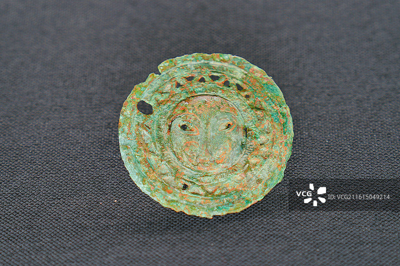 广西壮族自治区博物馆中国西南地区青铜文明特展春秋战国时期铜扣饰图片素材