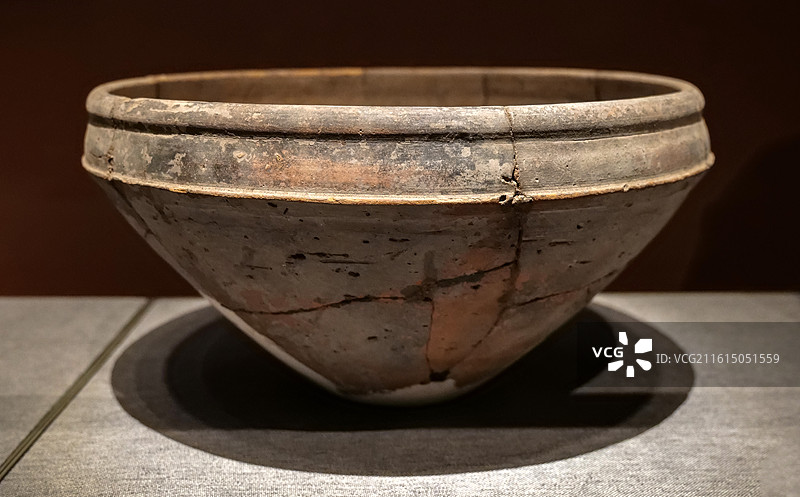 陶盆 新石器时代 红山文化 内蒙古巴林右旗那斯台遗址 中国考古博物馆（中国历史研究院）文明起源展厅图片素材
