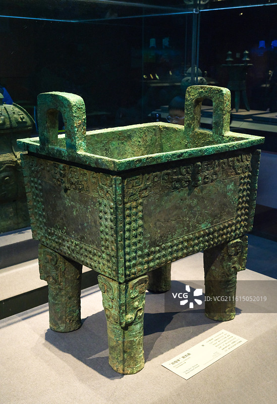 “司母辛”铜方鼎 商代 河南安阳殷墟妇好墓 中国考古博物馆（中国历史研究院）宅兹中国展厅图片素材