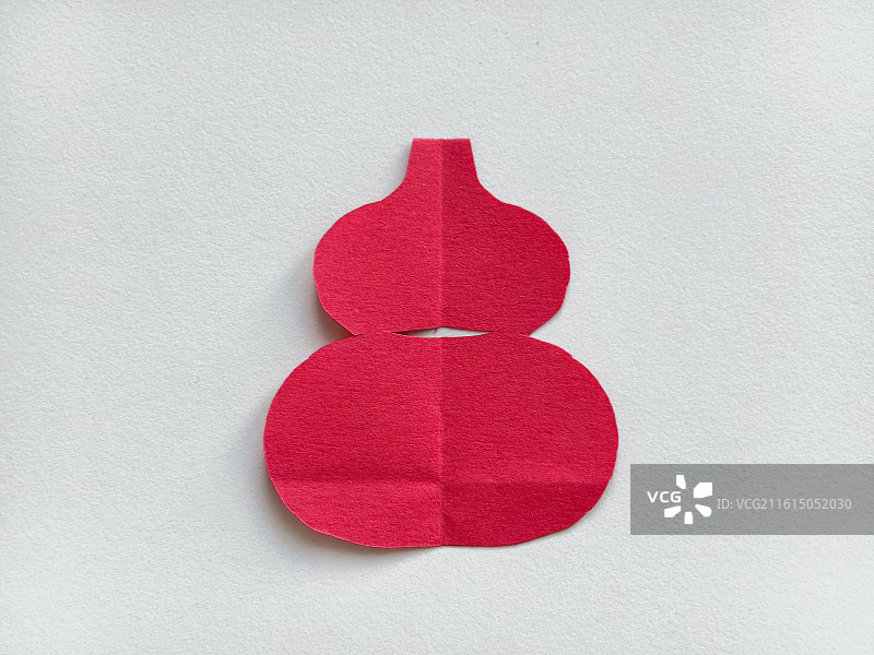 新年春节窗花剪纸 “葫芦”形状 红色新年氛围图片素材