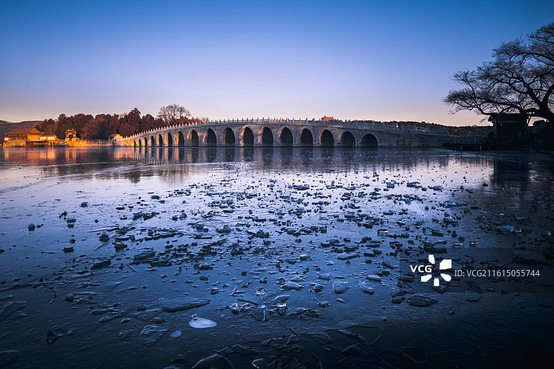 冬天清晨十七孔桥图片素材