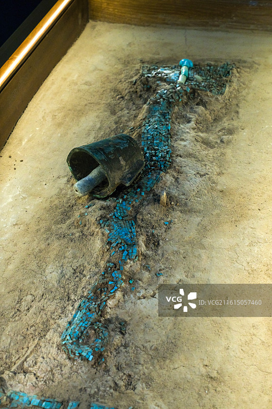 绿松石龙形器 二里头遗址出土 中国考古博物馆（中国历史研究院）宅兹中国展厅图片素材
