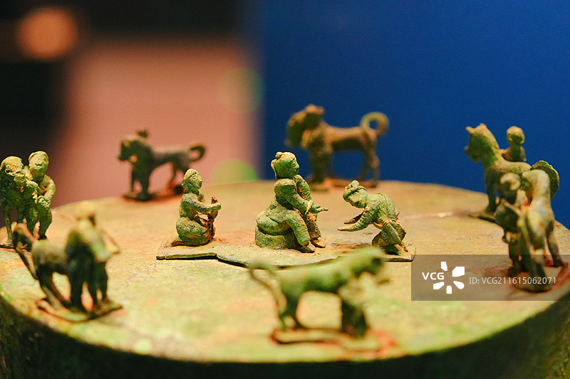 广西壮族自治区博物馆中国西南地区青铜文明特展西汉时期训马场面铜贮贝器图片素材