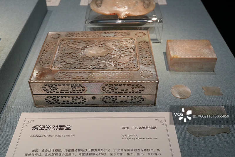 广东省博物馆藏清代螺钿游戏套盒图片素材