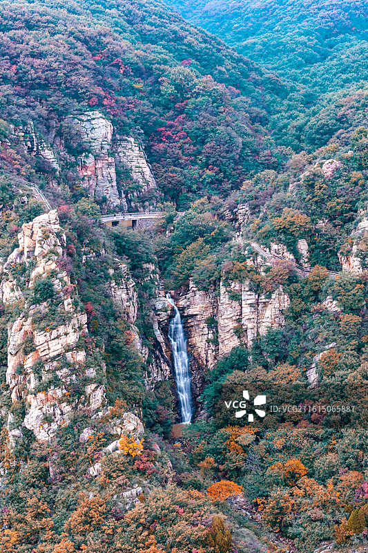 航拍郑州登封嵩山卢崖瀑布图片素材