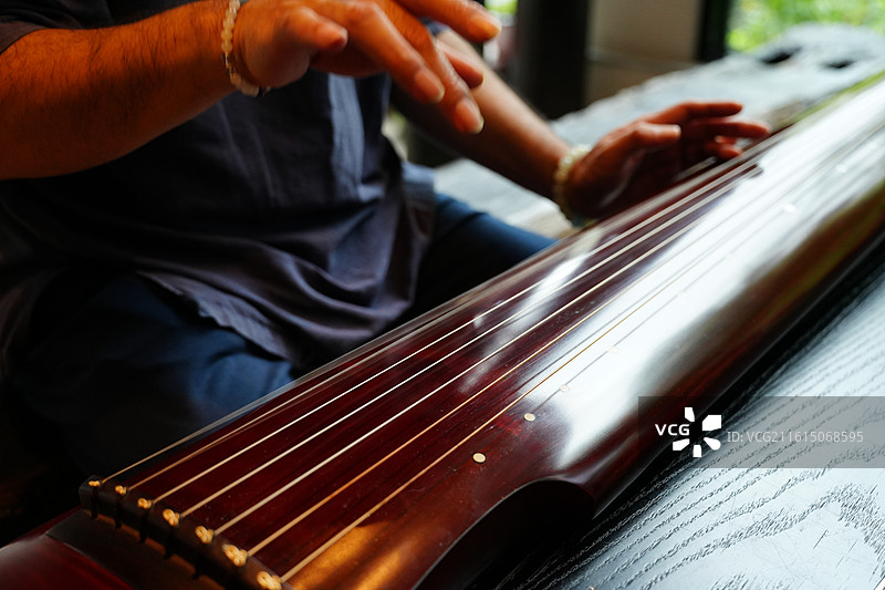 古琴 乐器 特写 手 指法 镜头 七弦琴 传统文化图片素材