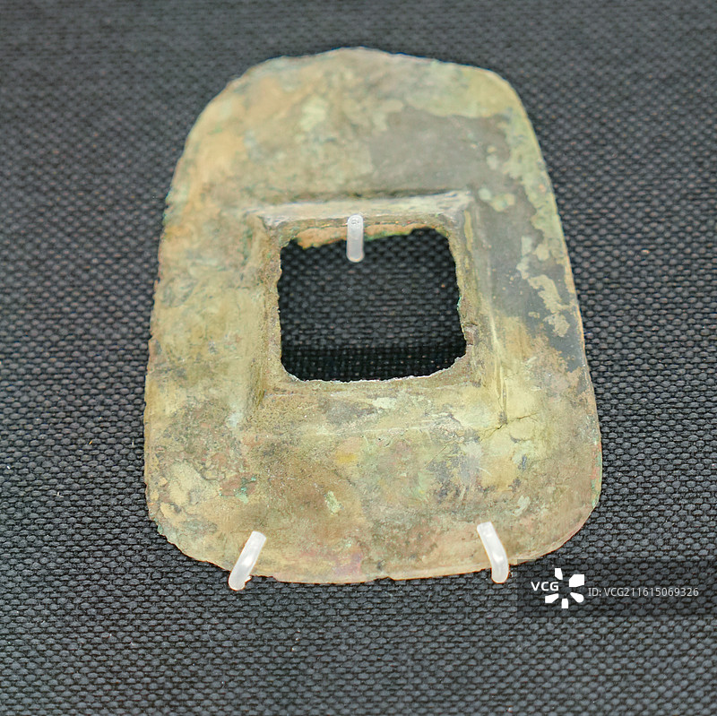 广西壮族自治区博物馆中国西南地区青铜文明特展西周时期铜方孔形器图片素材