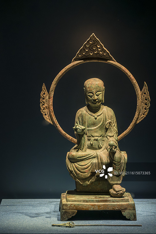 浙江金华博物馆展出文物——金华万佛塔地宫出土吴越国鎏金铜地藏菩萨像图片素材