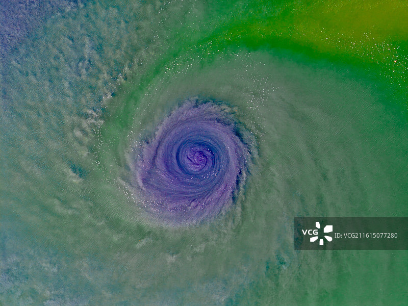 俯视德兴尾矿湖水中漩涡图片素材