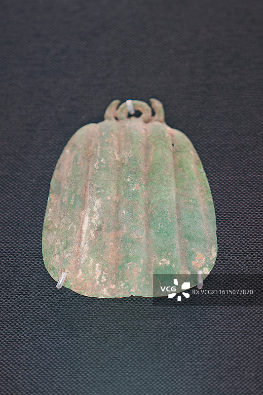 广西壮族自治区博物馆中国西南地区青铜文明特展商代扇贝形挂饰图片素材