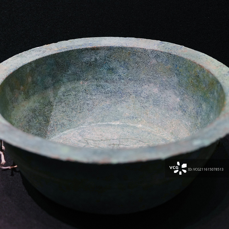 广西壮族自治区博物馆中国西南地区青铜文明特展东汉时期双鱼纹铜洗图片素材