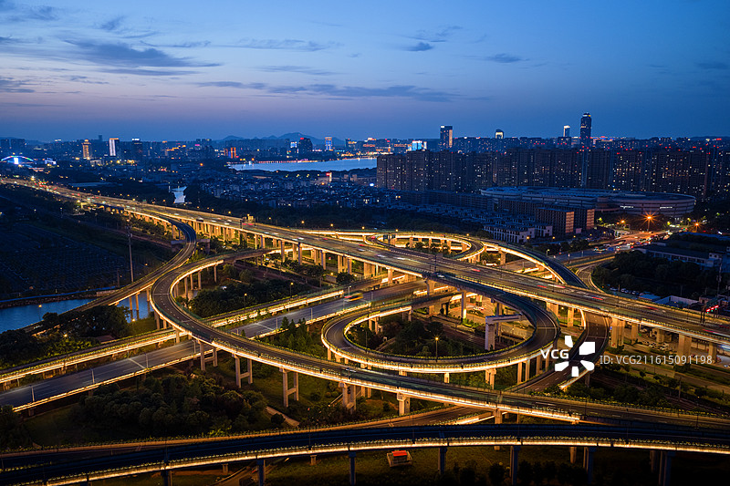 城市风光地标建筑高架夜景图片素材