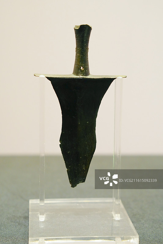 广西壮族自治区博物馆中国西南地区青铜文明特展西汉时期一字格曲刃铜剑图片素材