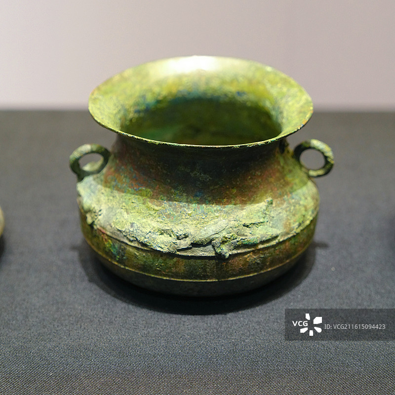 广西壮族自治区博物馆中国西南地区青铜文明特展东汉时期环耳铜釜图片素材