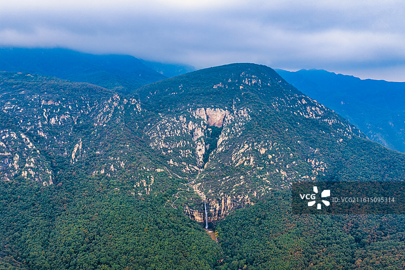 航拍郑州登封嵩山卢崖瀑布图片素材