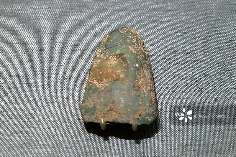石斧 新石器时代 顶蛳山文化 广西邕宁顶蛳山遗址 中国考古博物馆（中国历史研究院）文明起源展厅图片素材