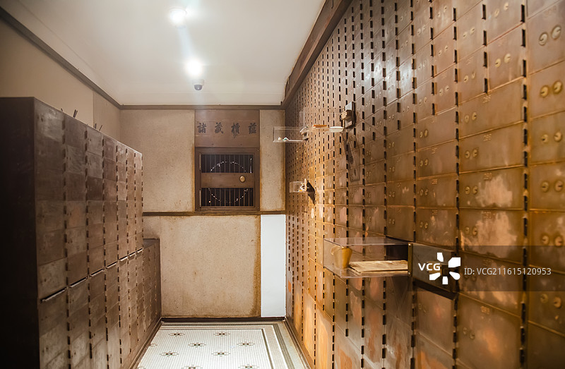 上海沪港银行历史展览馆室内金库保管箱库图片素材