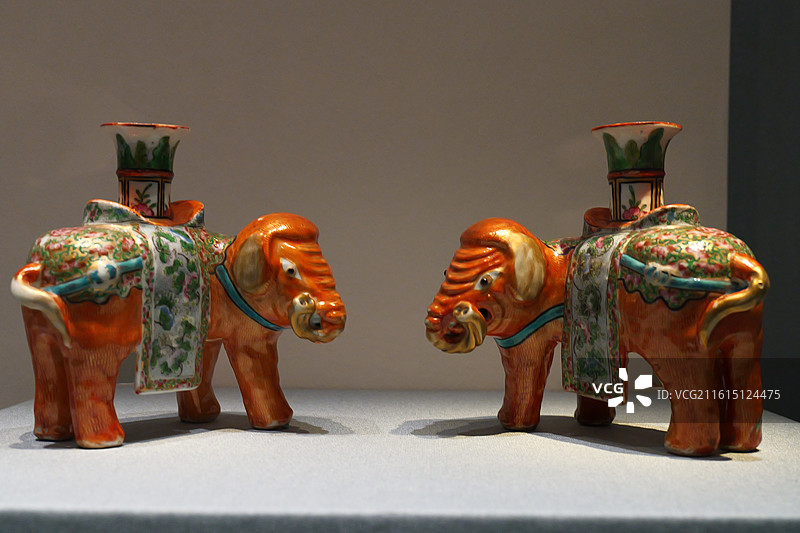 广彩花卉纹太平有象烛台——上海市清代外销艺术珍品展图片素材