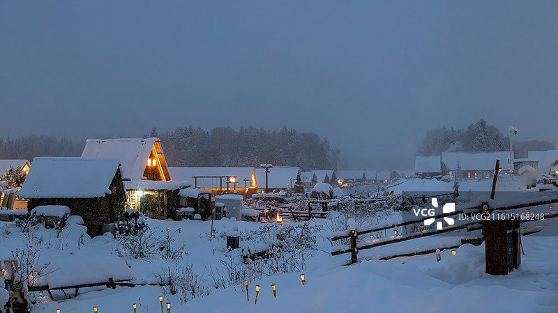禾木·夜里的小木屋图片素材