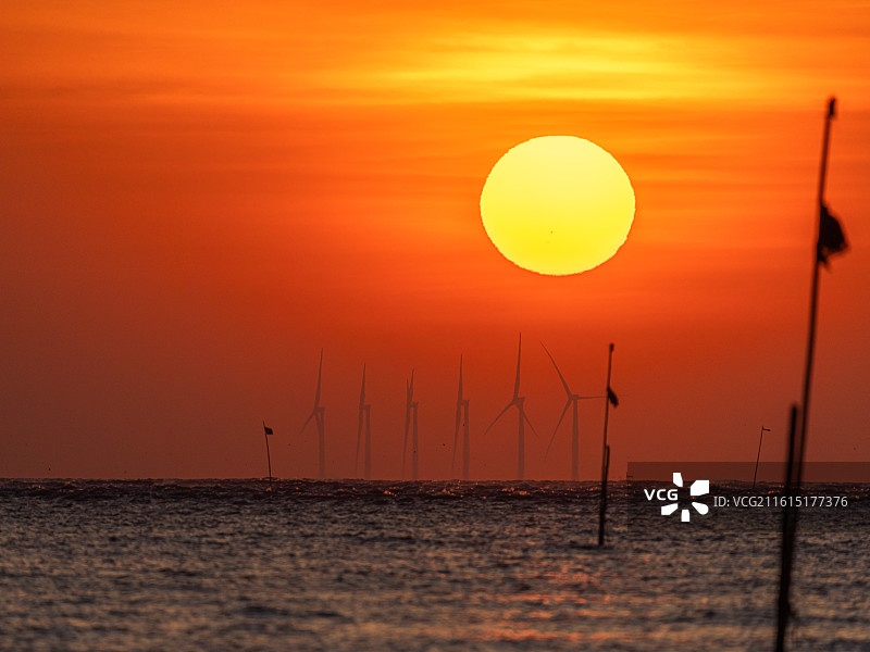珠海市金湾区横石基海上风车欧米伽日出图片素材