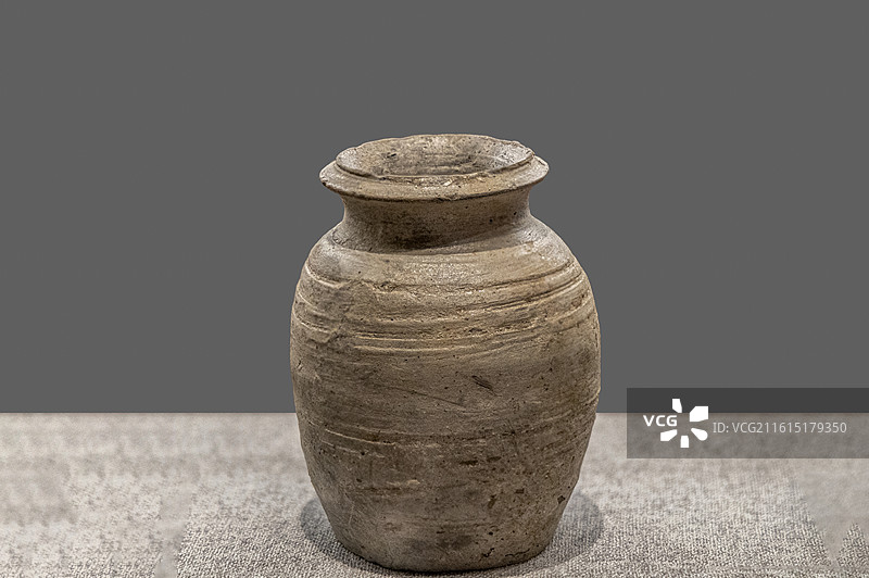 北京路县故城遗址博物馆：陶罐【西汉，路县故城城内遗址区8号窑址出土，北京市考古研究院藏】图片素材