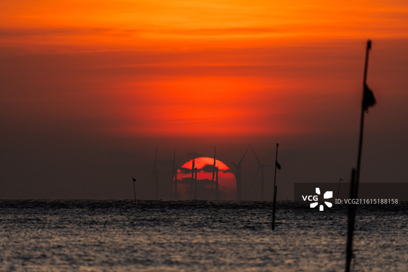 珠海市金湾区横石基海上风车欧米伽日出图片素材