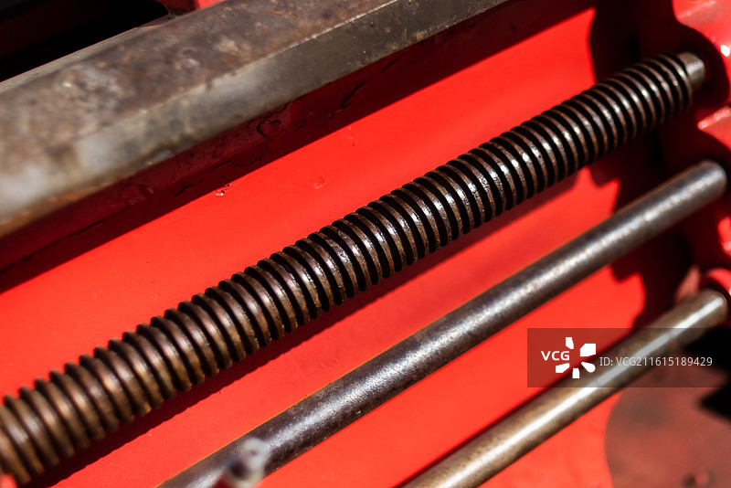 青岛纺织谷景点老式车床C618工业加工设备展示图片素材