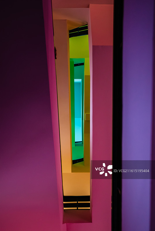 上海外滩美术馆室内彩色楼梯厅图片素材