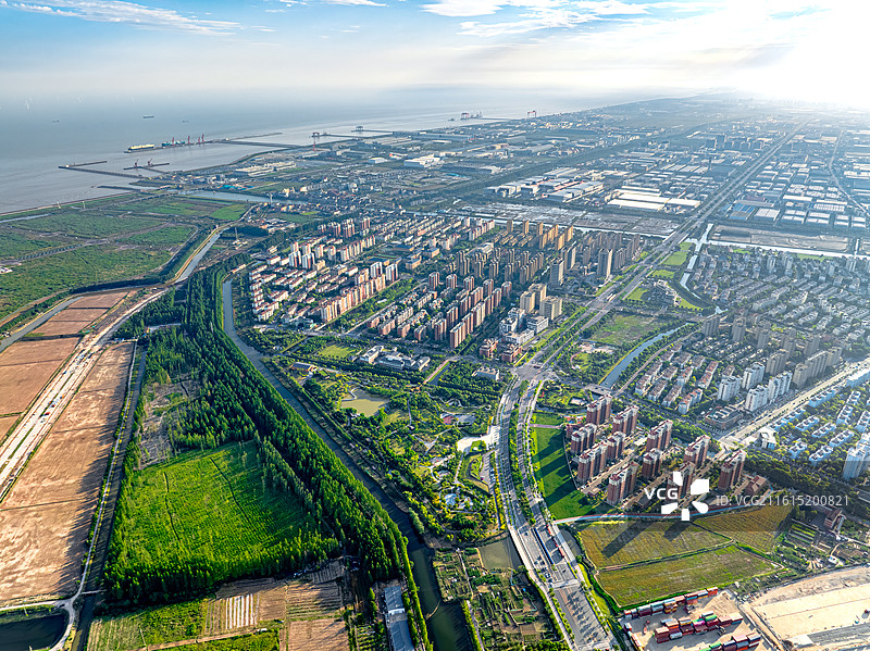 芦潮港社区上海南港 上海临港自贸区洋山特殊综合保税区陆域 临港物贸园区物流仓库厂房 中国海关图片素材