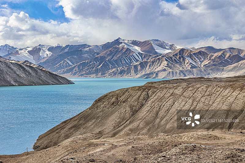新疆维吾尔自治区克孜勒苏柯尔克孜自治区阿克陶县白沙湖南岸观景高台图片素材