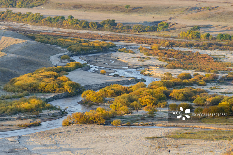 内蒙古赤峰乌兰布统透风沟秋景日出图片素材
