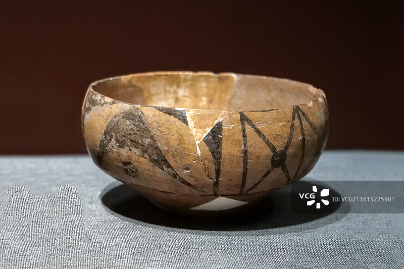 彩陶碗 新石器时代 仰韶文化庙底沟类型 河南陕县庙底沟遗址 中国考古博物馆文明起源展厅图片素材