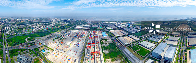 东海海岸线洋山保税区全景 上海临港自贸区洋山特殊综合保税区陆域 临港物贸园区物流仓库厂房 中国海关图片素材